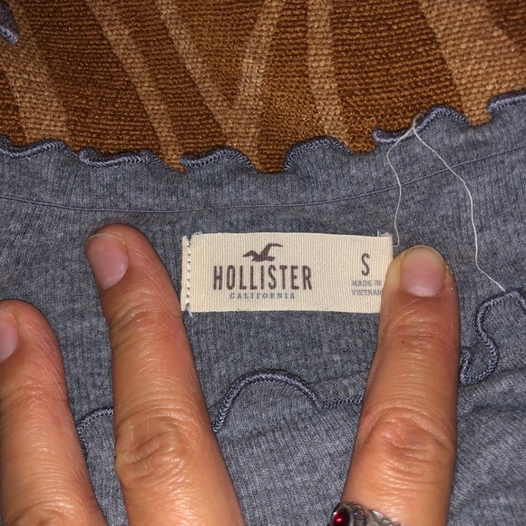 Grey Ruffled Rim Tee - Picture 2 of 2